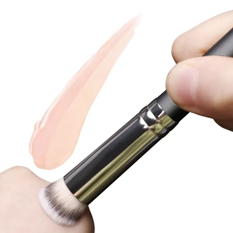 فرشاة أساس خافي عيوب - Pro Small Foundation